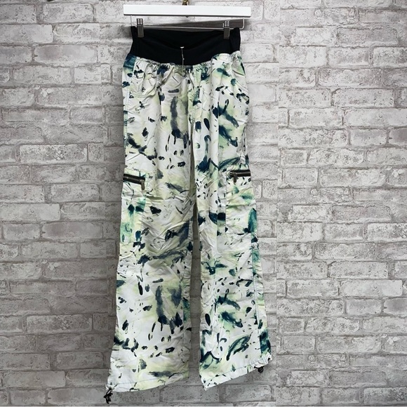 ZUMBA Pants Women’s Sz‎ L Blue Marble Fitness Cargo Jogger Convertible Leg NWT - Picture 1 of 14